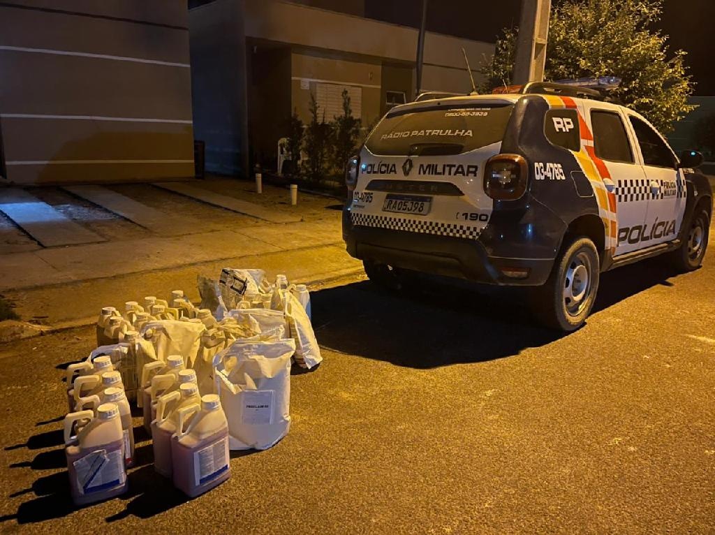 Sinop: Policiais encontram galões e sacos de defensivos agrícolas sem procedência