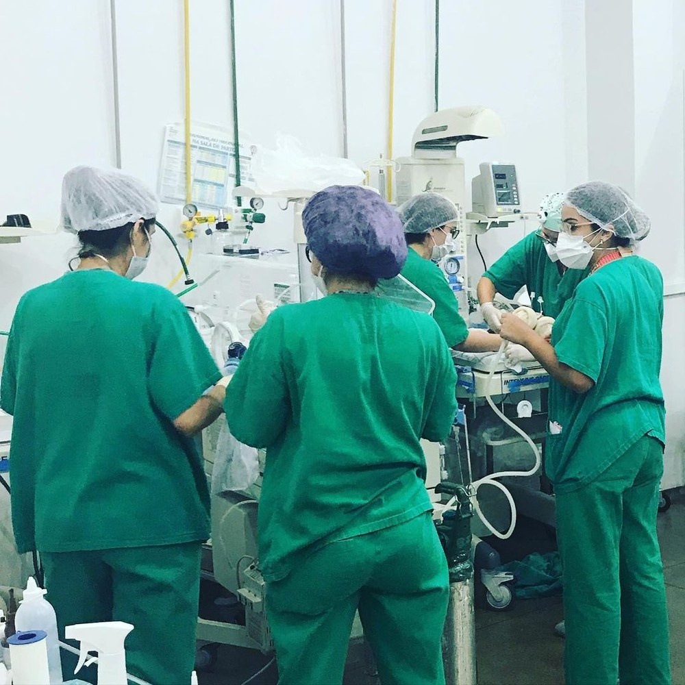 Gêmeos siameses que dividiam o mesmo coração morrem 12 horas após nascimento em Cuiabá
