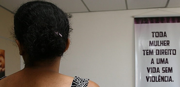 Mulheres vítimas de violência doméstica podem pedir medida protetiva pelo celular