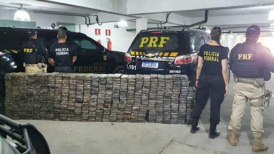Polícia apreende meia tonelada de cocaína em caminhão carregado de milho