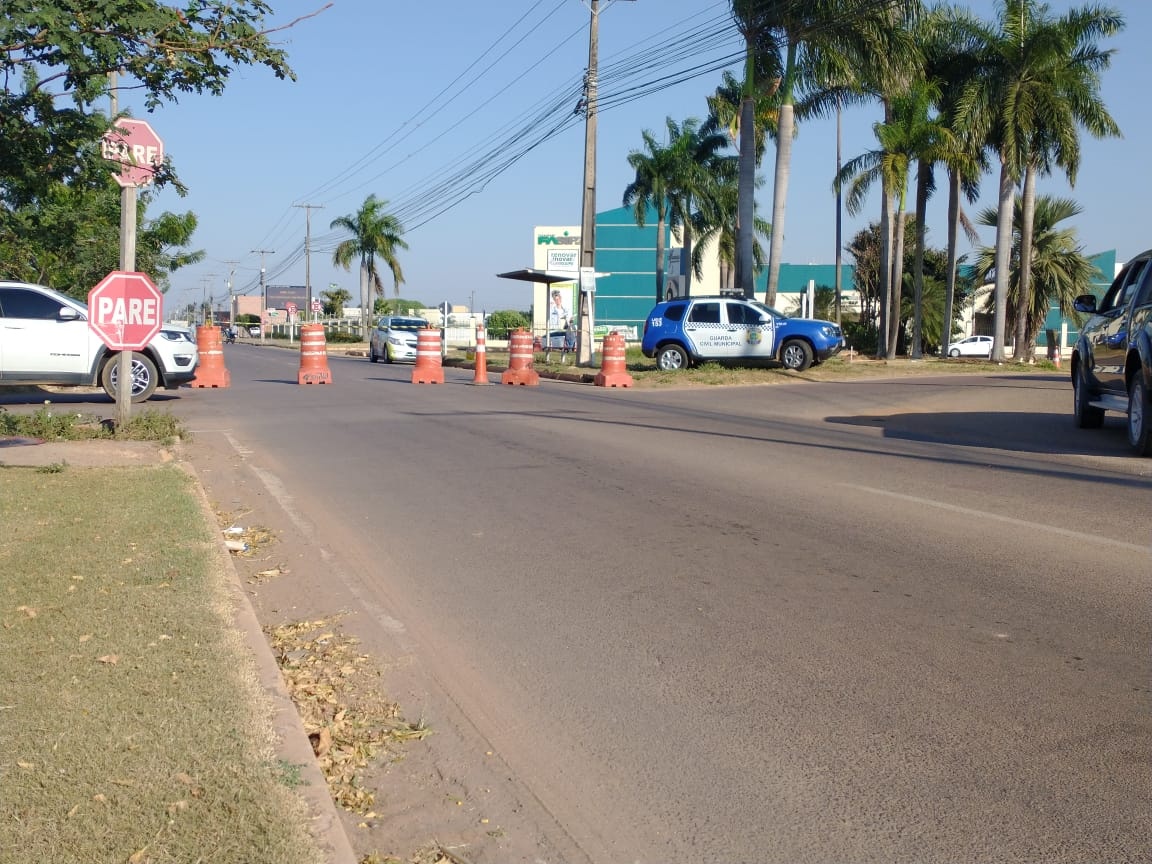 Prefeitura faz simulação de rotatória em cruzamento da avenida Bruno Martini