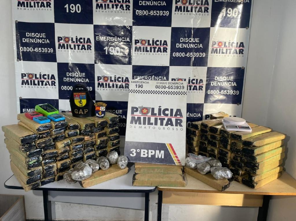 Policiais militares prendem suspeito com 100 quilos de maconha