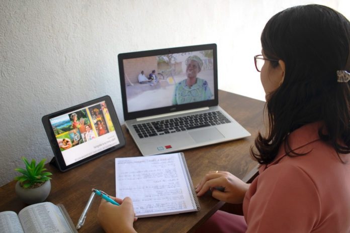 Congresso virtual realizado por Testemunhas de Jeová será transmitido em 500 idiomas