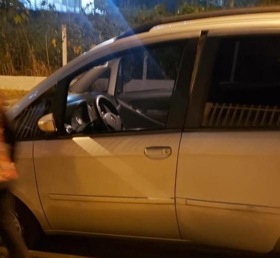 Policiais evitam furto de veículo e prendem suspeitos