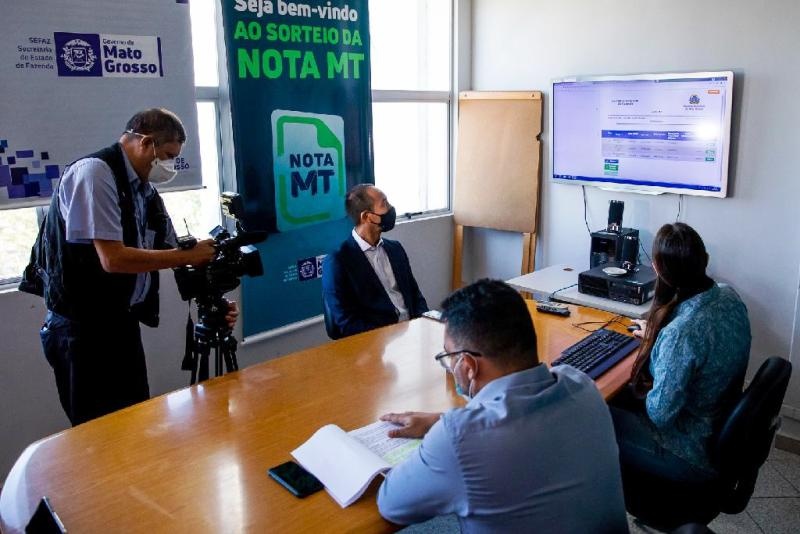 Quatro moradores do interior e um da capital levam R$ 10 mil no sorteio de junho