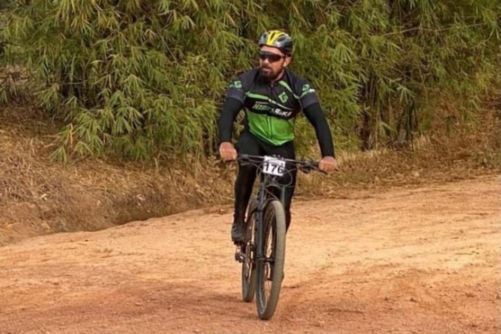 Atleta morre após passar mal e cair durante trilha de ciclismo