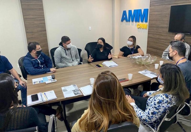 Sinfra e AMM discutem critérios para inclusão dos municípios em projeto de pavimentação urbana