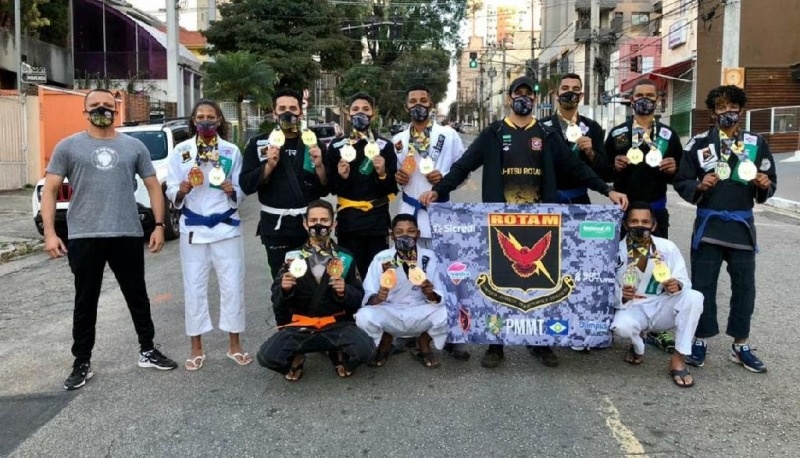 Em um mês, atletas do projeto social da PM ‘Jiu-Jitsu Rotam’ conquistam 29 medalhas em São Paulo