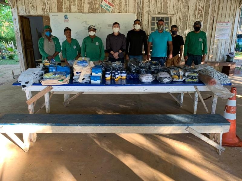Sedec entrega EPIs aos servidores do Viveiro Municipal e patrulha mecanizada