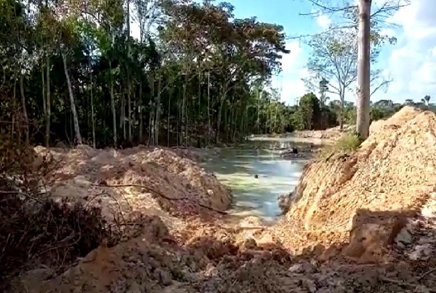 PM encontra garimpo ilegal e encaminha sete homens à delegacia