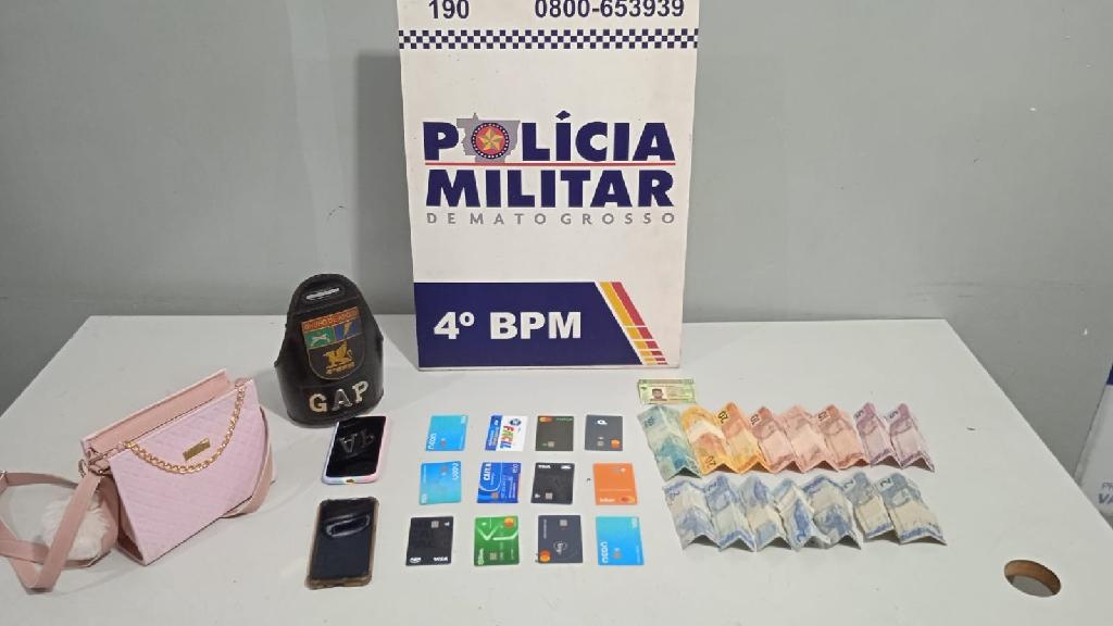 Policiais detém casal envolvido em golpe e apreendem 12 cartões bancários