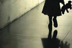 Criança de 2 anos reclama de dor na vagina e mãe denuncia marido