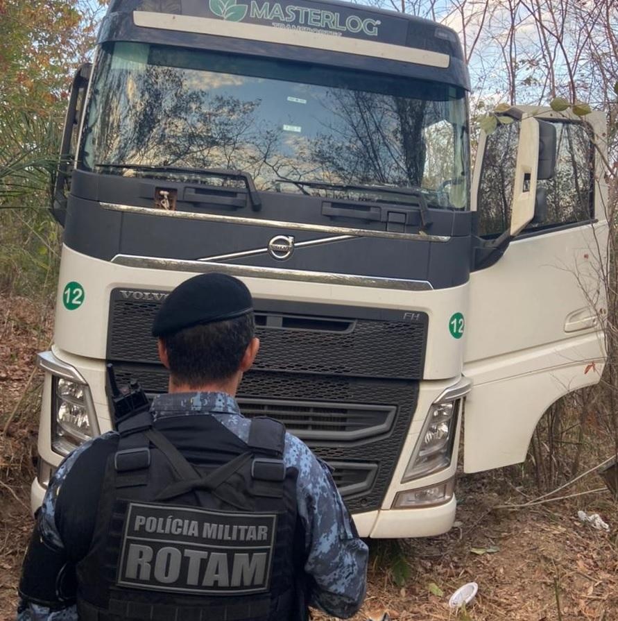 Polícia Militar recupera carreta com auxilio de rastreador