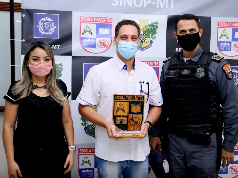 CDL recebe homenagem da PM por colaborar na implantação da Escola Militar