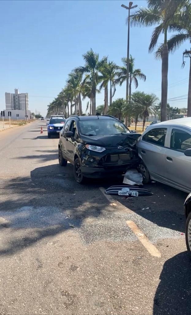 Motorista fica ferida em acidente envolvendo cinco veículos em Sinop; veja o vídeo