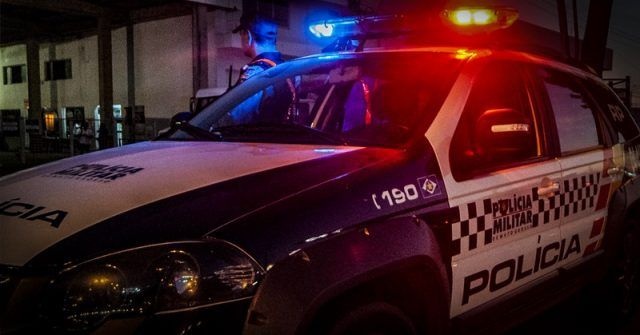 Homem furioso é amarrado em maca na UPA após xingar PM e funcionários