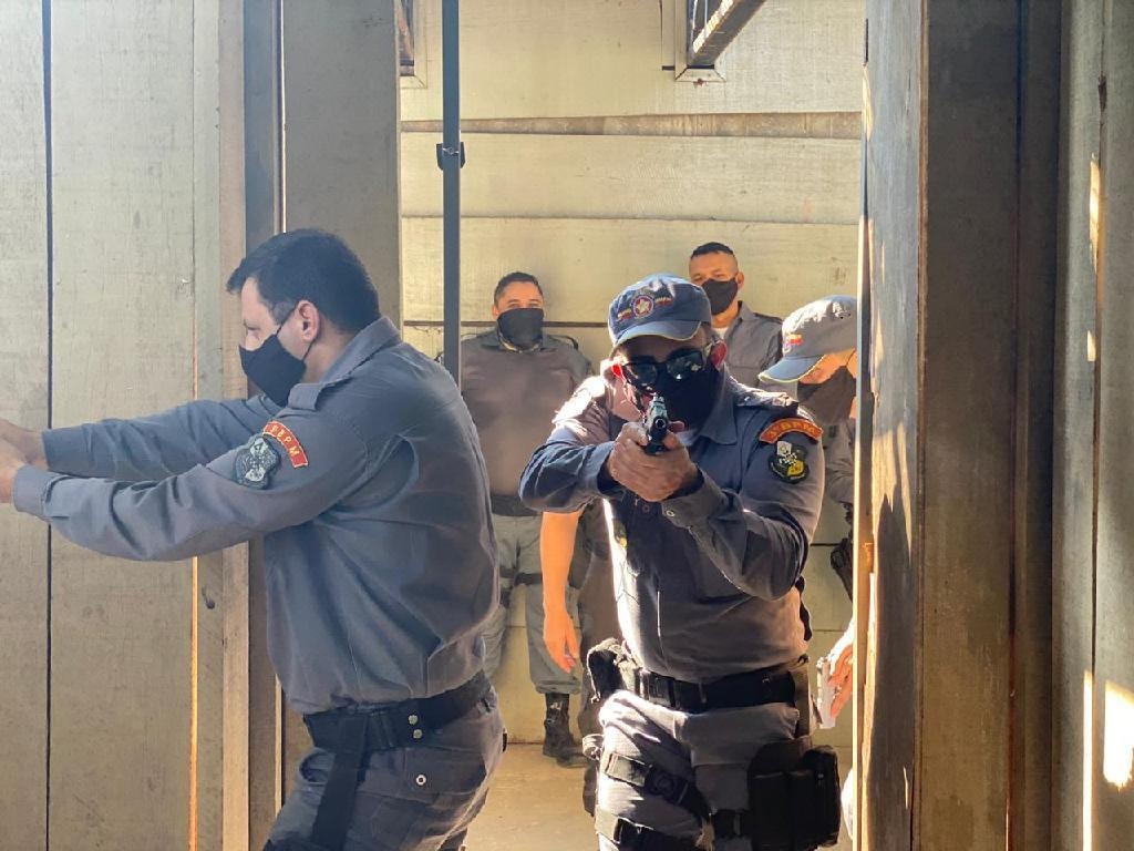 Policiais prendem suspeito por homicídio doloso tentado no Pedra 90