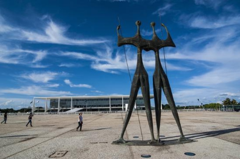 Moraes proíbe Galvan e demais alvos da PF de se aproximarem da Praça dos Três Poderes