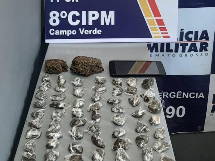 Adolescentes são apreendidos após oferecerem drogas em live