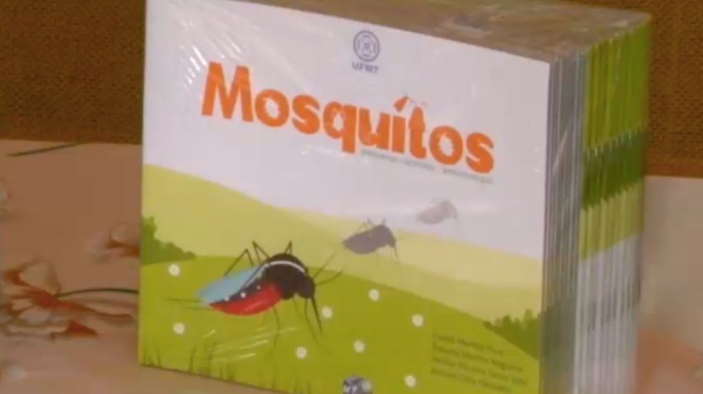 Alunos da rede pública recebem livro elaborado pela UFMT
