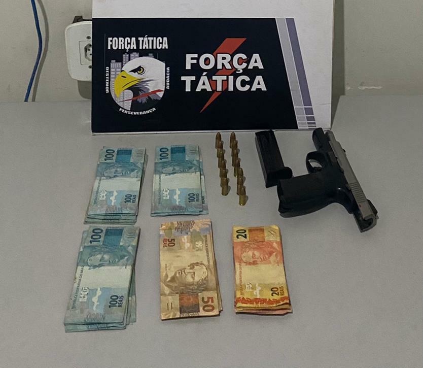Policiais prendem foragido em casa noturna