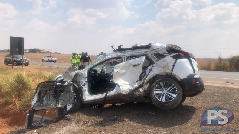 Sorriso: motorista de Peugeot morre ao se envolver em colisão com carreta