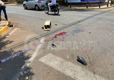 Motociclista invade preferencial e é arremessado por carro