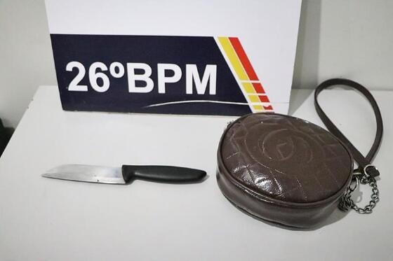 Briga de casal termina com homem esfaqueado pela mulher