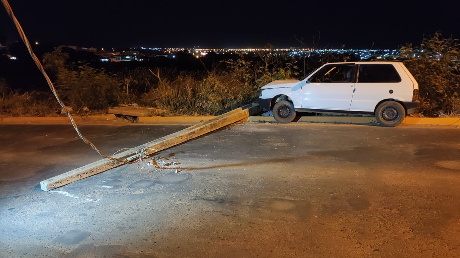 Sorriso: motorista embriagado é preso após derrubar poste de energia