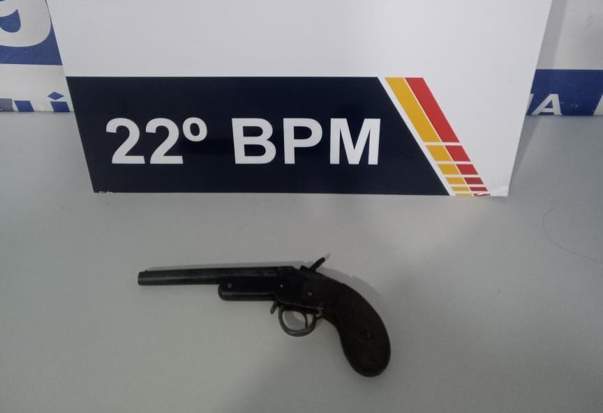 Casal é preso pela PM por vias de fato, embriaguez e posse ilegal de arma de fogo