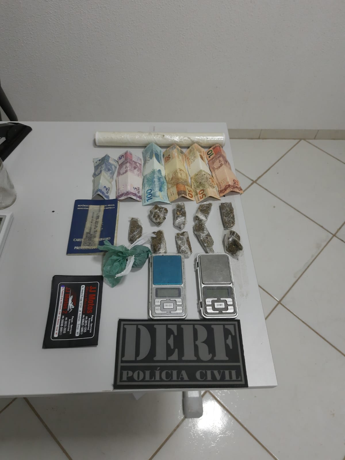 Irmãos são presos por tráfico de drogas em bairro de Sinop