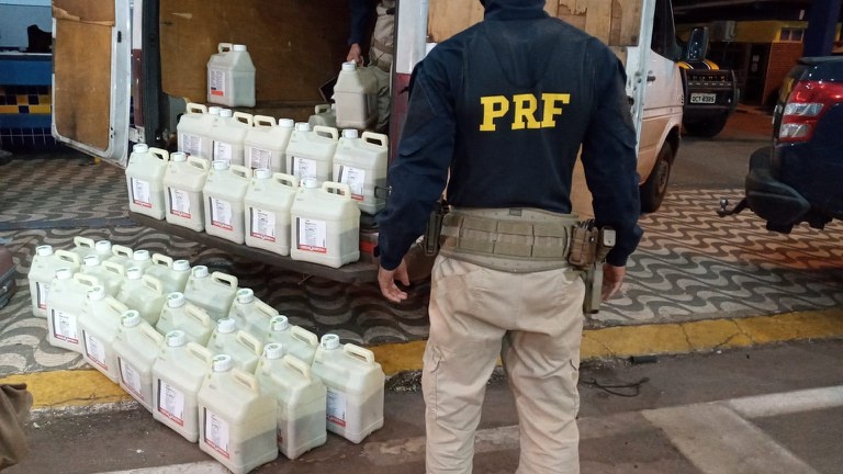 A PRF prende dois homens por transporte de agrotóxico falsificado