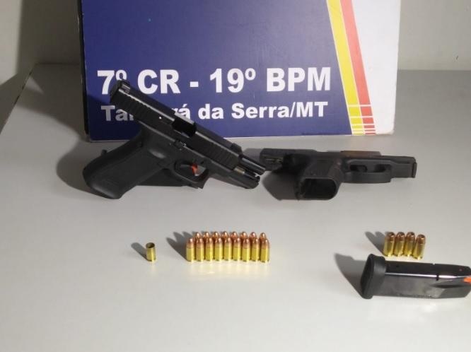 Policiais apreendem pistolas e munições após homem ser atingindo por tiro acidental em hotel