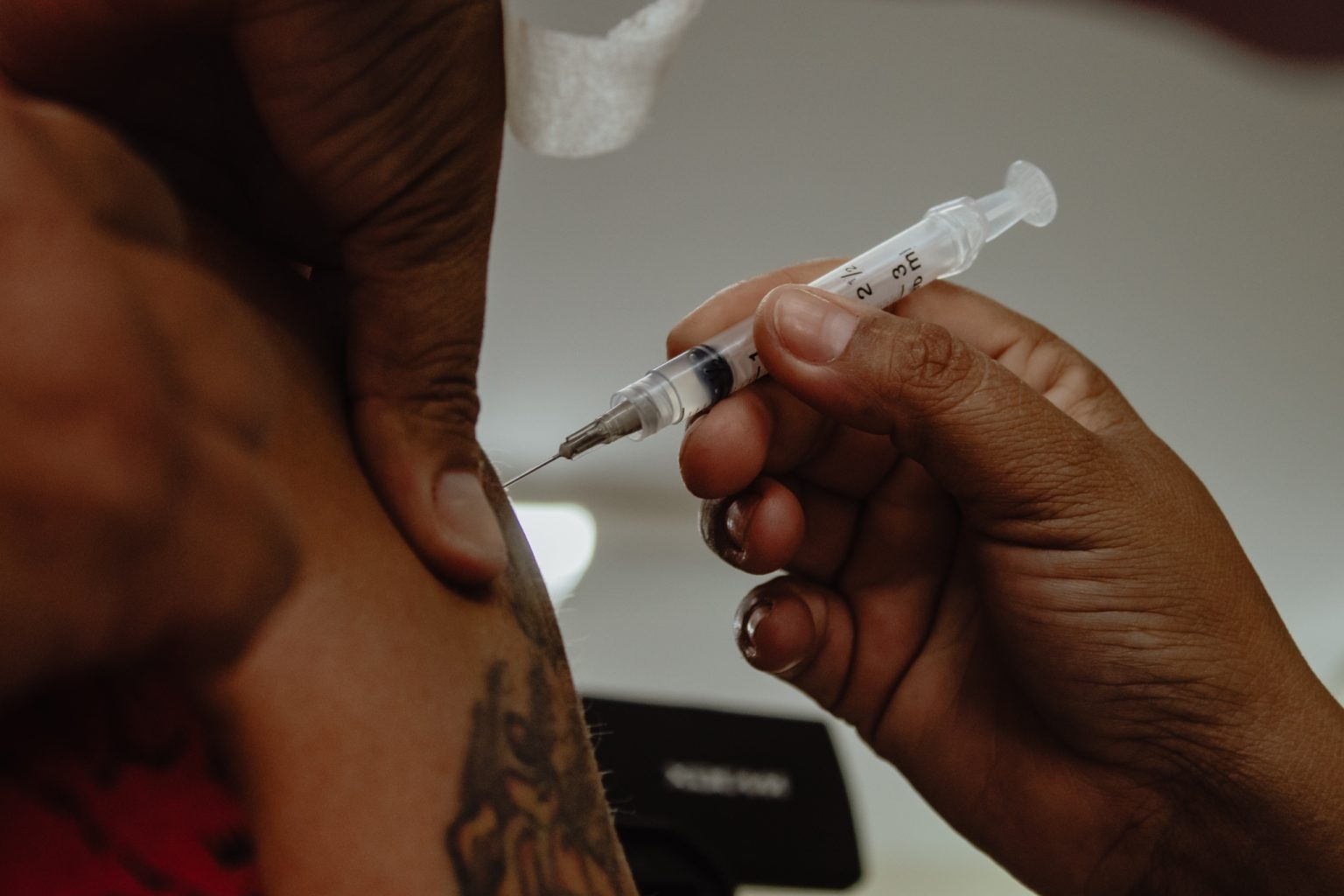 Mato Grosso recebe mais de 102 mil doses de vacinas nesta sexta-feira (24)