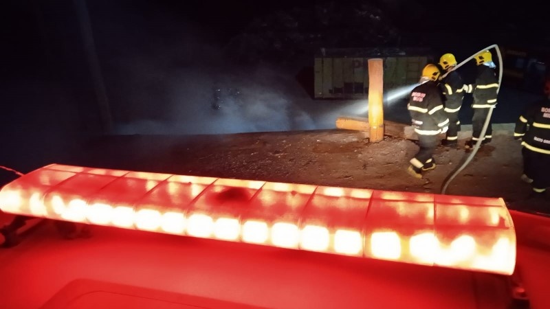 Bombeiros controlam incêndio que atingiu empresa em Sinop