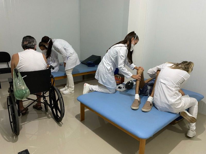 Projeto leva estagiários de fisioterapia para Centro Especializado em Reabilitação