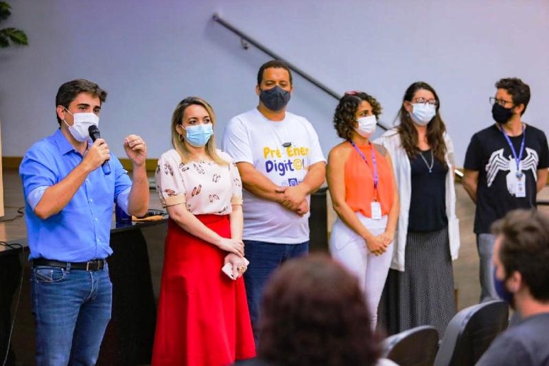 Professores mobilizam estudantes para fazer curso preparatório para o Enem