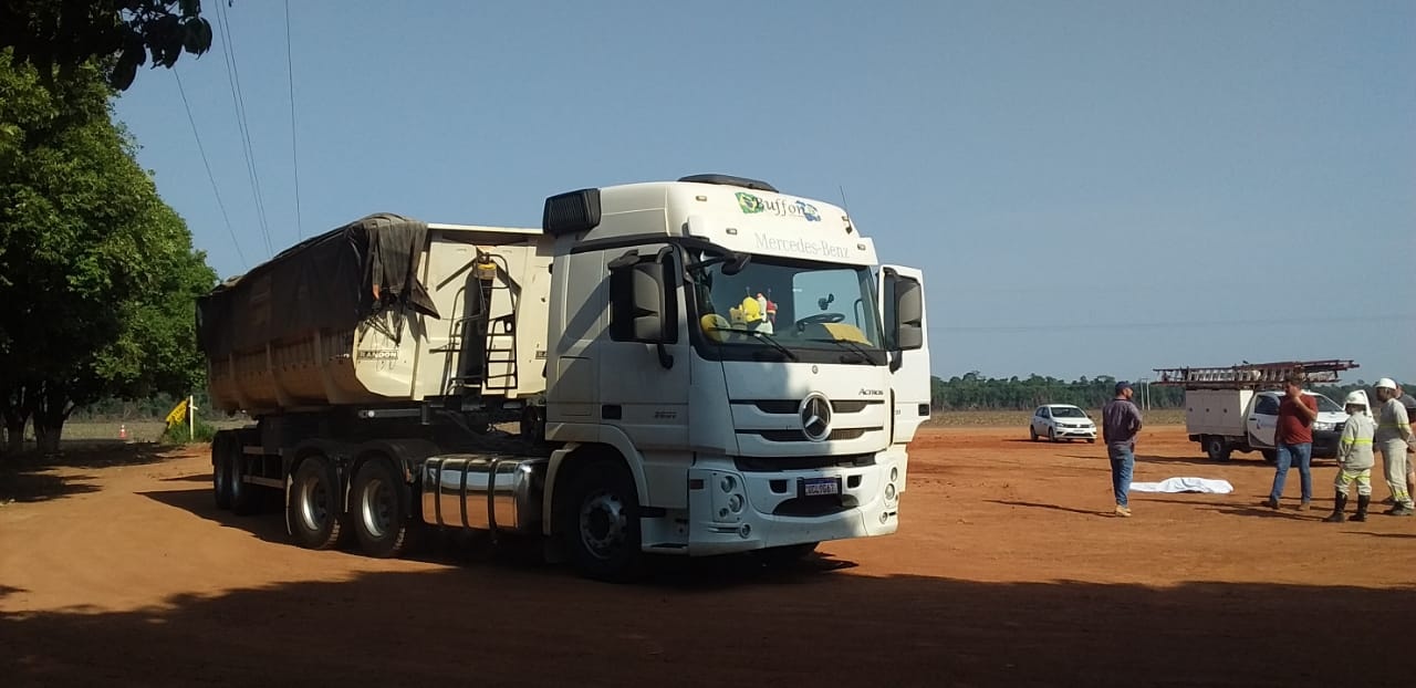 Caminhoneiro morre após receber descarga elétrica