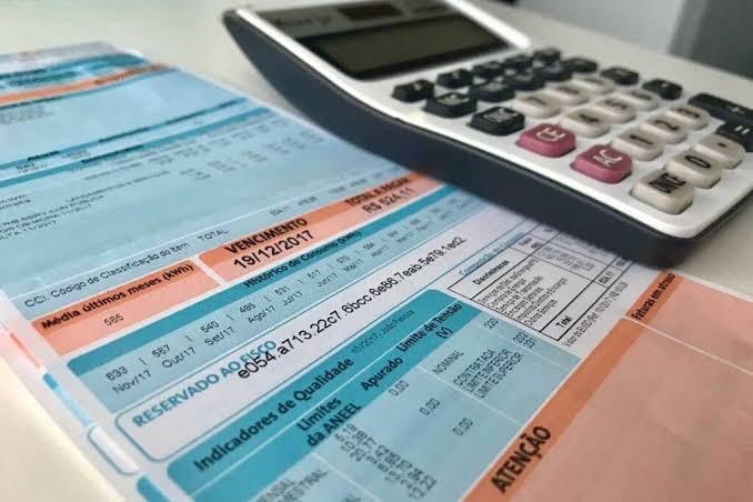 Conta de energia pode ficar 12% mais barata com corte de impostos