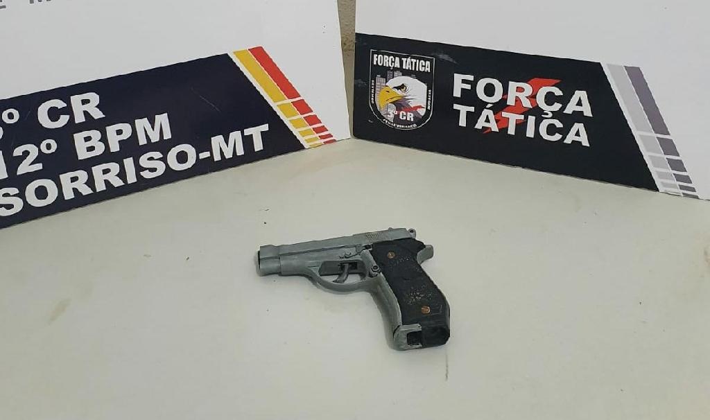 Homem é preso com falsa pistola em Sorriso