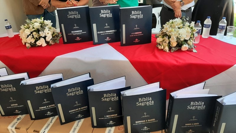 Sinop recebe exemplares da Bíblia Sagrada em braile para deficientes visuais
