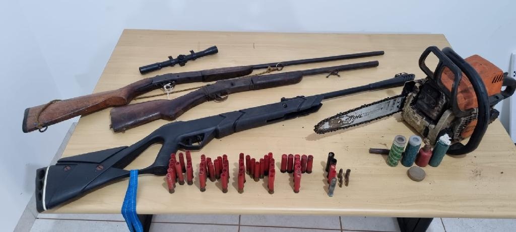 Patrulha rural prende casal com armas de fogo