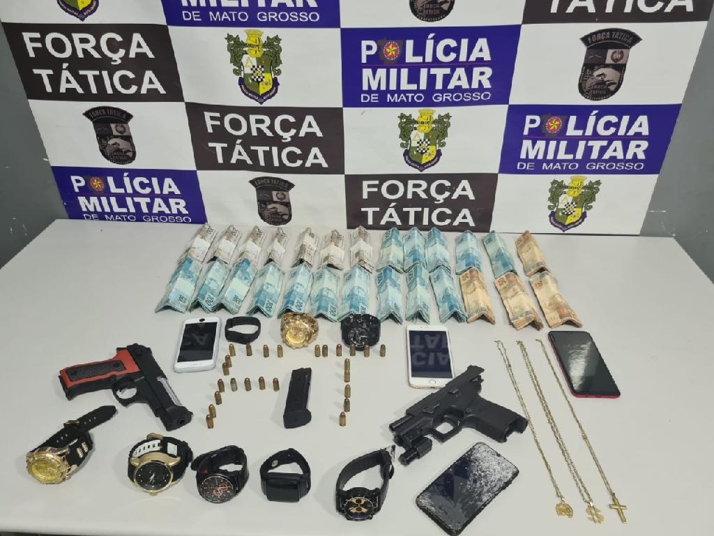 Após denúncia, casal é preso com pistola, munições e R$ 30 mil em colchão