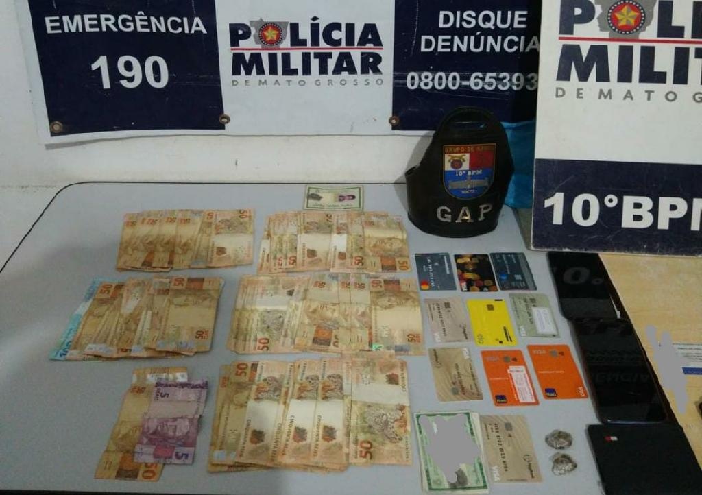 Três são presos com cartões de crédito e mais de R$ 4 mil