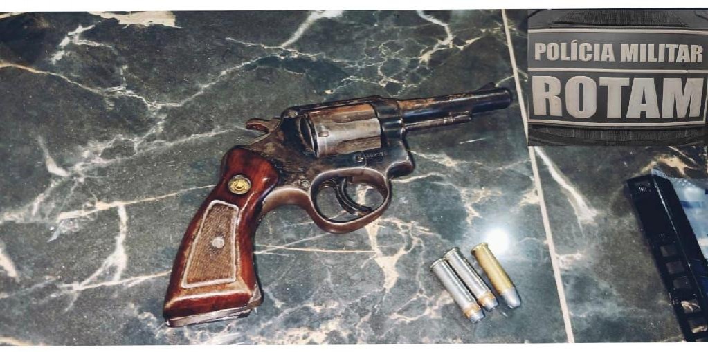 Rapaz é preso por tráfico e porte ilegal de arma no CPA II