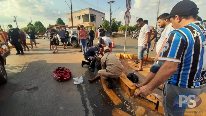 Motociclista fica ferido ao colidir em meio-fio de canteiro