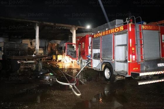 Incêndio em oficina mecânica mobiliza Corpo de Bombeiros em Nova Mutum