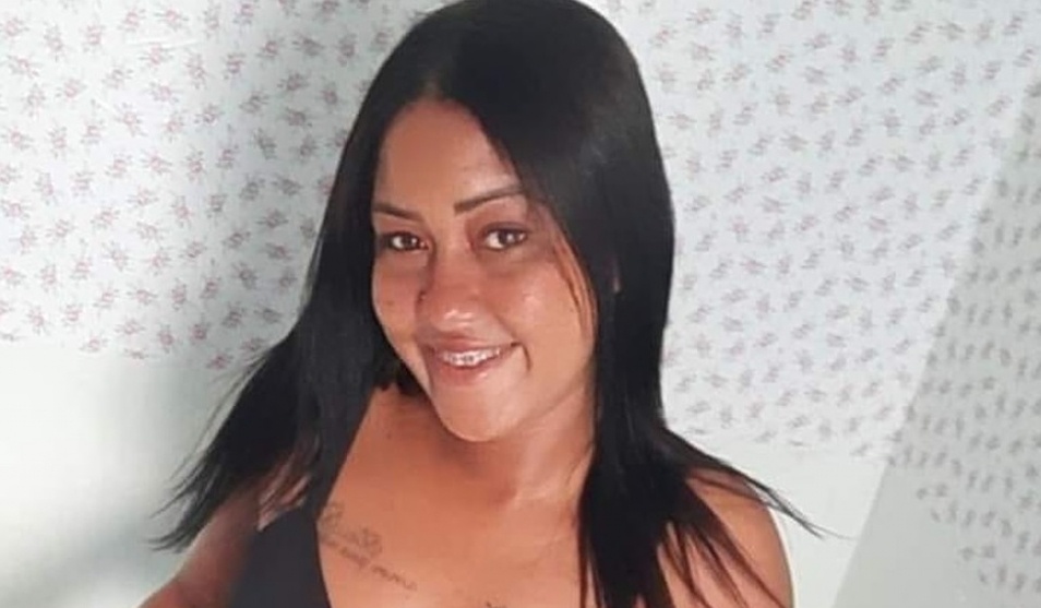 Jovem sem CNH morre após bater motocicleta em poste