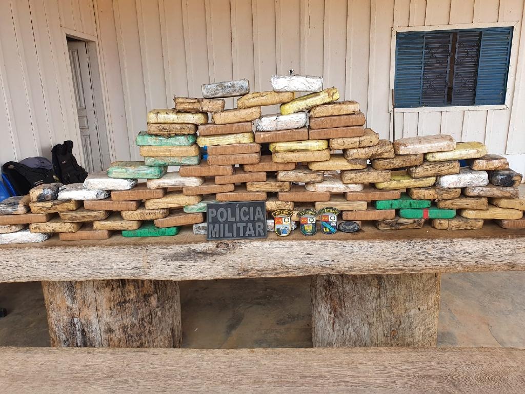 Polícia Militar e Indea apreendem 57 quilos de cocaína em área rural