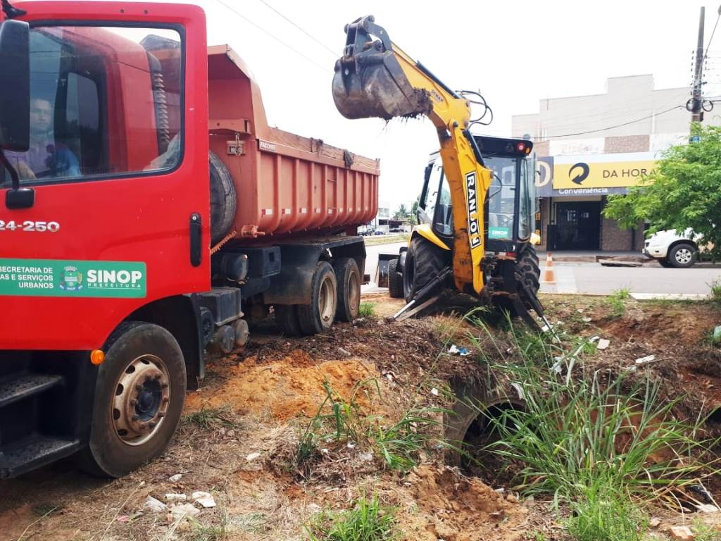 Prefeitura mantém várias frentes de limpeza para melhorar o escoamento da água da chuva